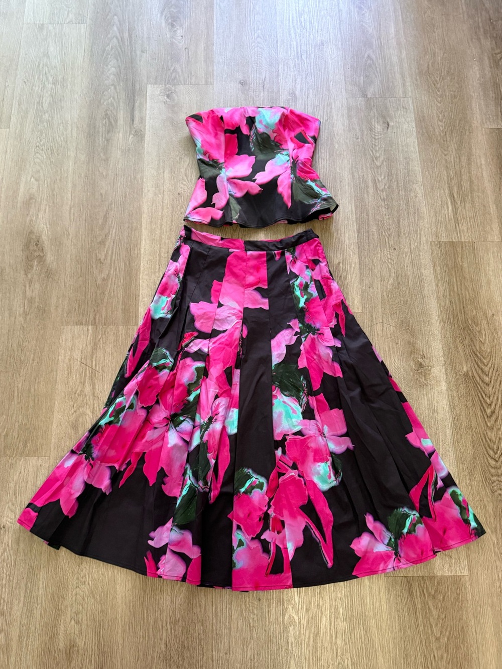 hutch emry pink & black floral print a-line flare skirt + blouse set size small